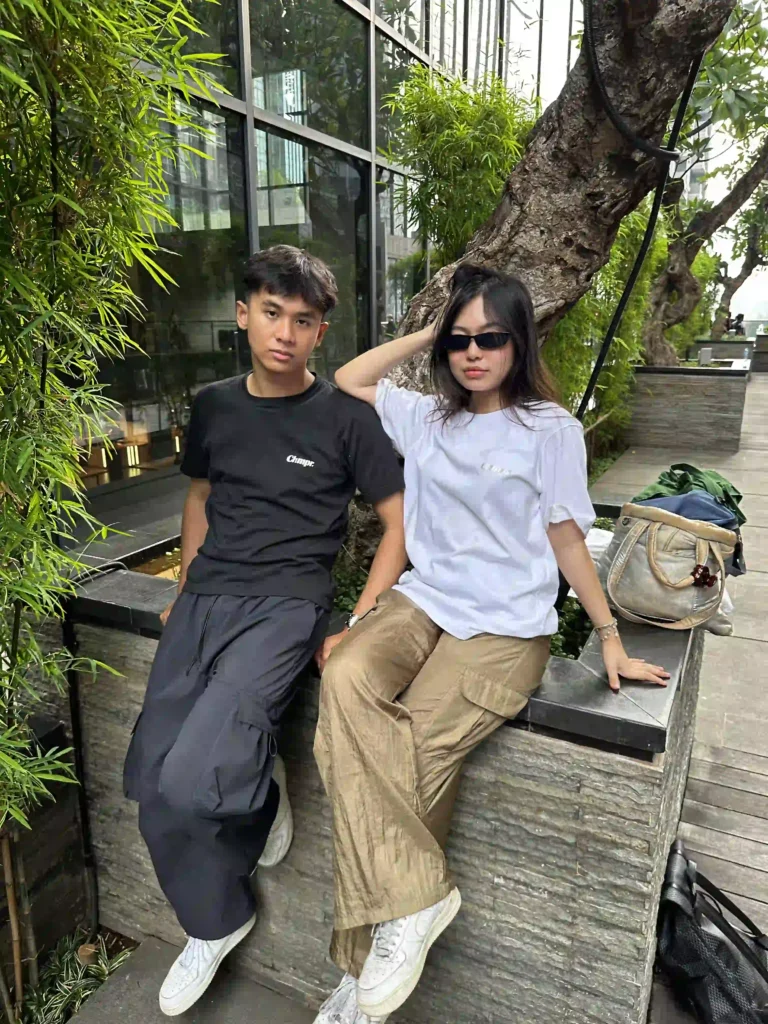 Ide OOTD Kaos Putih Buat Cowok